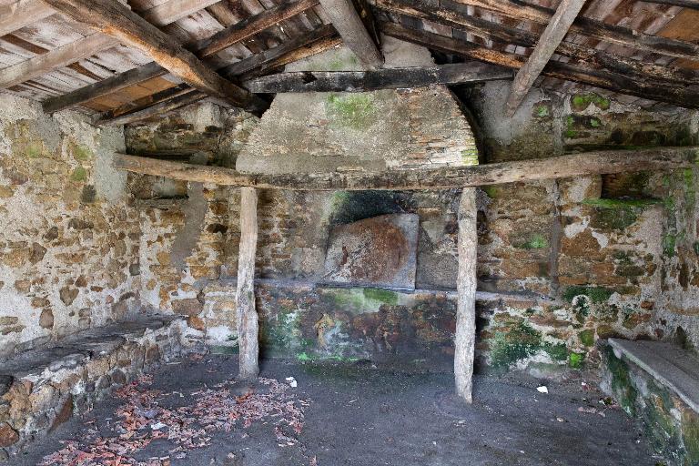 Four anciennement commun aux habitants de la Bretonnière (Maisdon-sur-Sèvre), vue intérieure du fournil, BY-68, cadastre 2018.