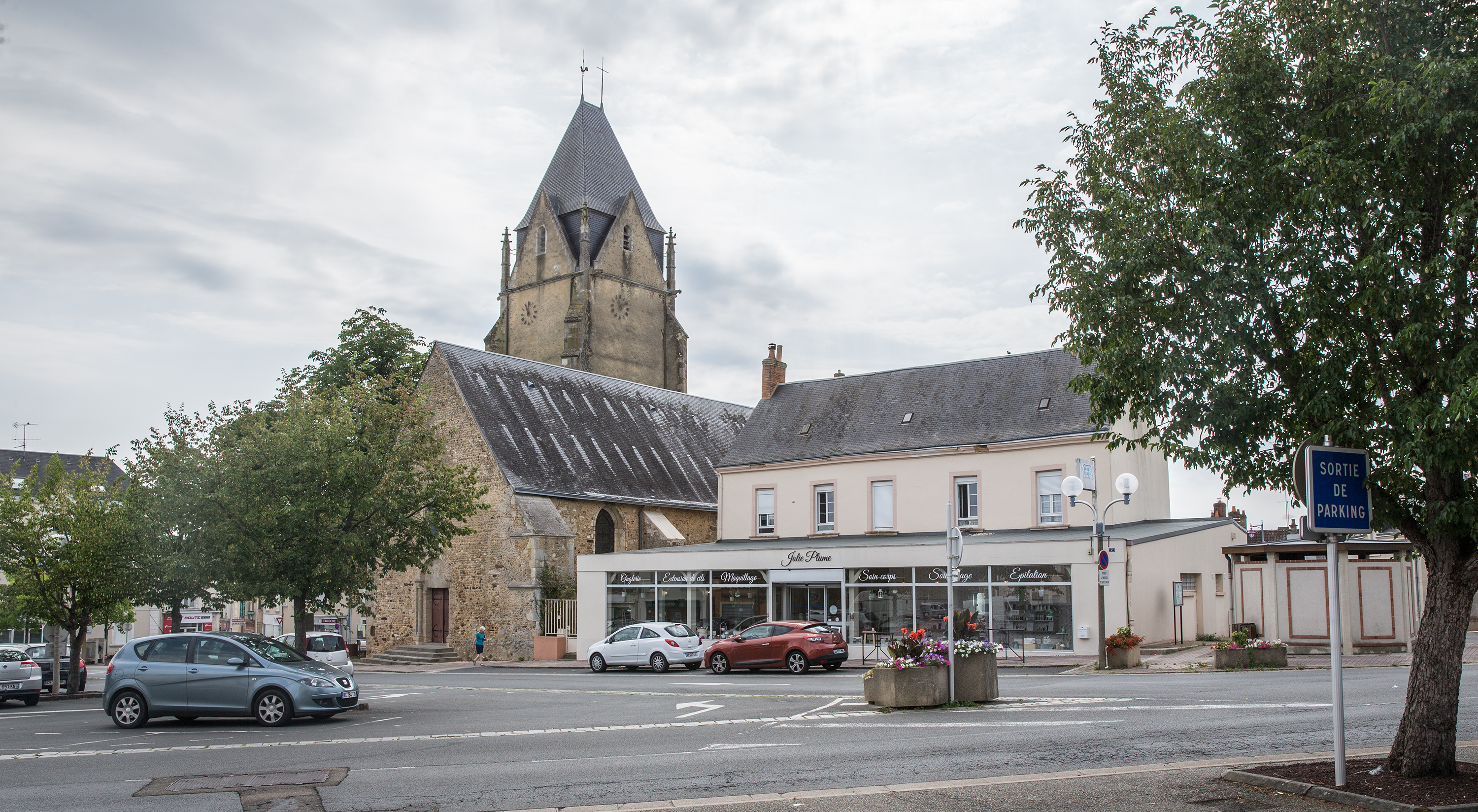 Place de la République, Connerré