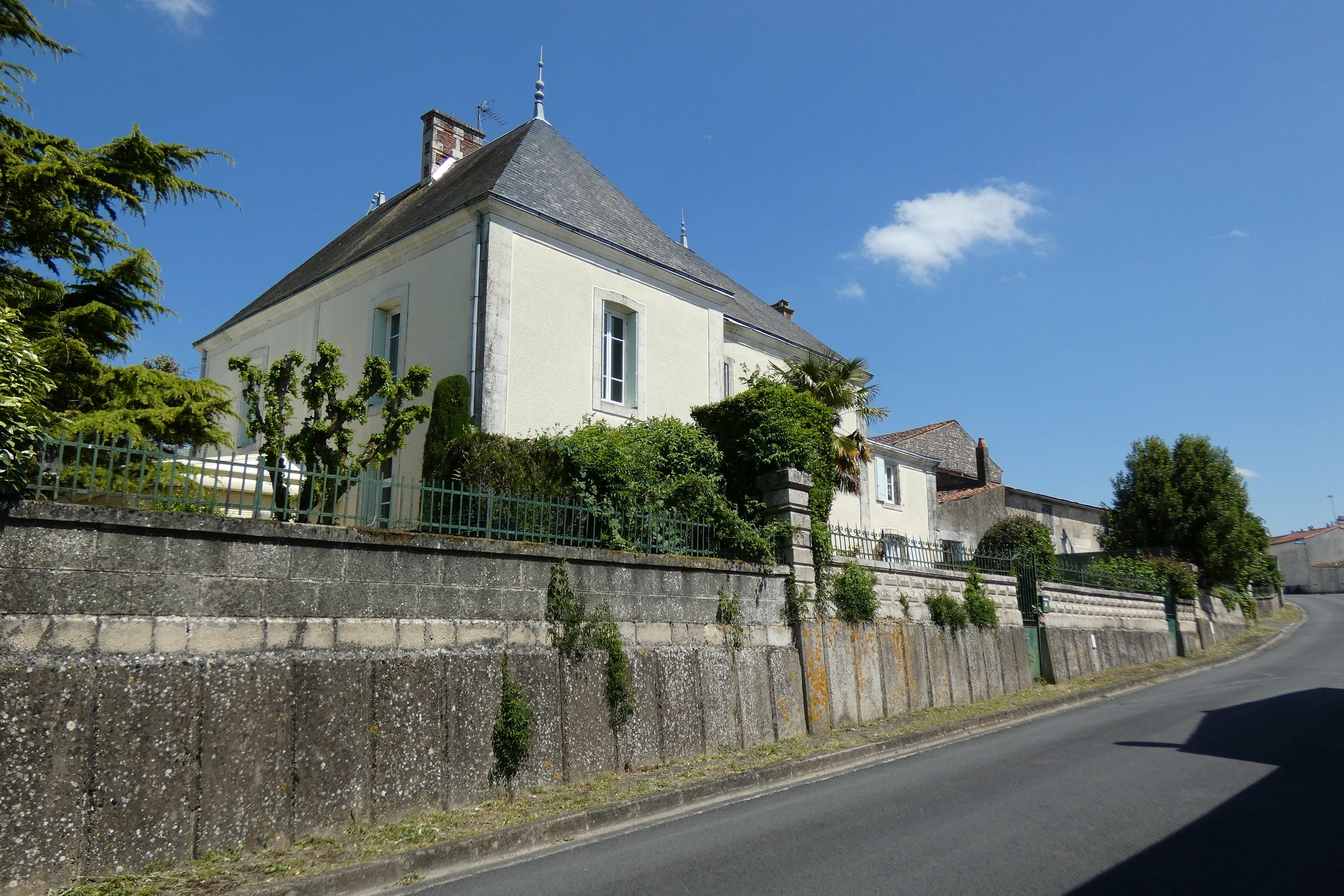 Ferme, actuellement maisons, 9 et 11 rue de la Mairie