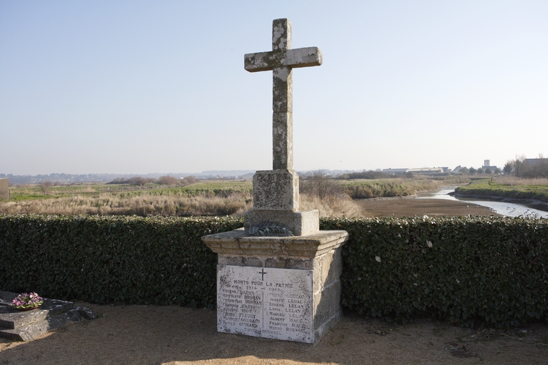 Croix de cimetière, monument aux morts de la guerre de 1914-1918