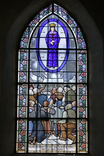 Ensemble de 3 verrières historiées : apparitions de la Vierge à Pontmain et à Lourdes, baptême du Christ (baies 9, 10 et 13) - Église paroissiale Saint-Aubin, Vautorte