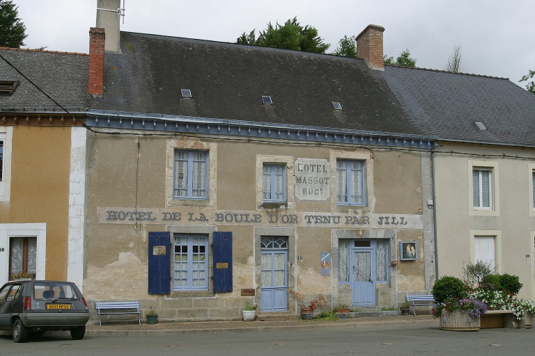 Auberge de la Boule d'or, actuellement maison - 3 place de l'église, Saint- Jean-sur-Erve - Inventaire Général du Patrimoine Culturel