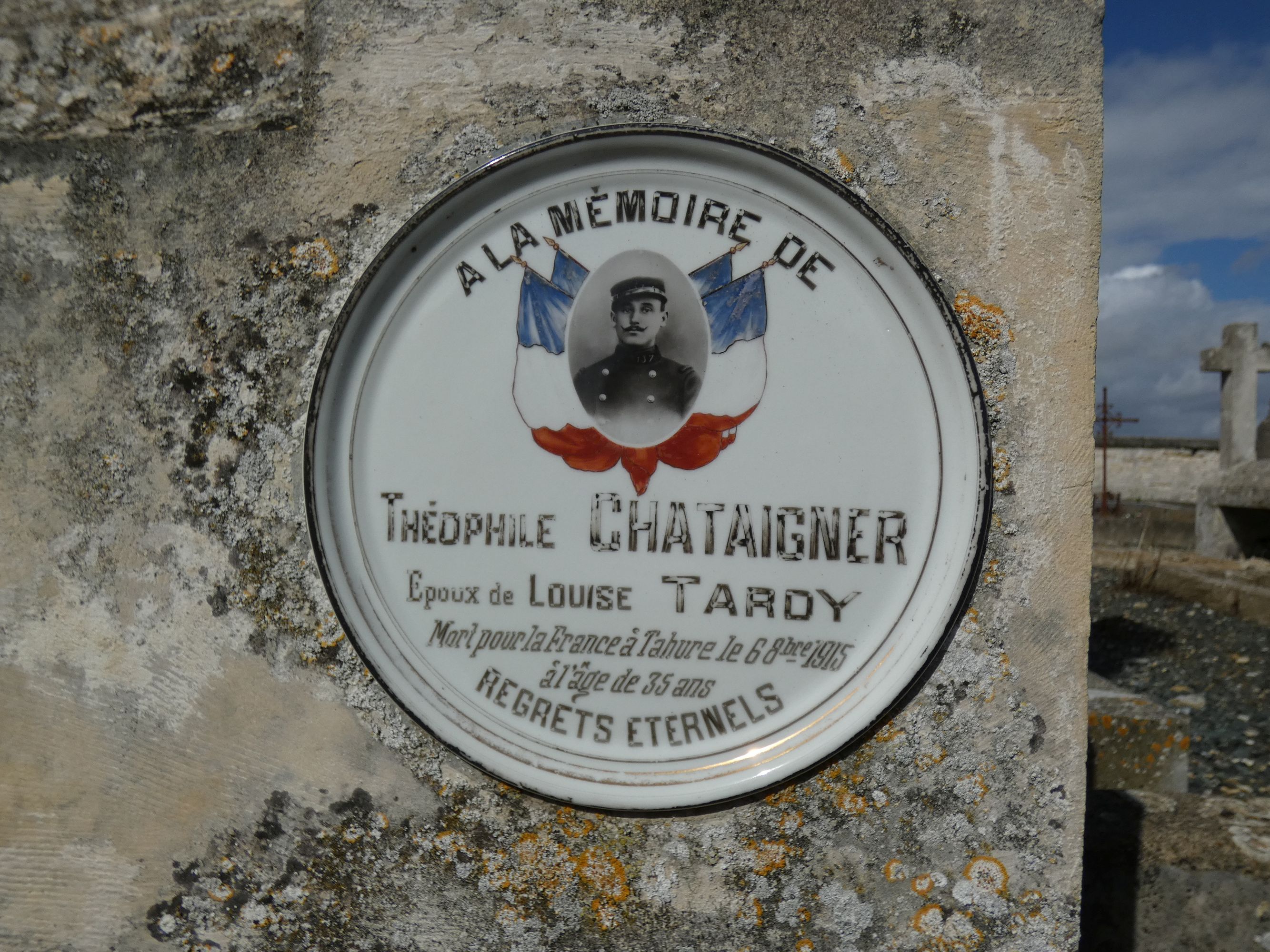 Tombeau de la famille Chataigner-Dazelle, dont un soldat de la guerre 1914-1918