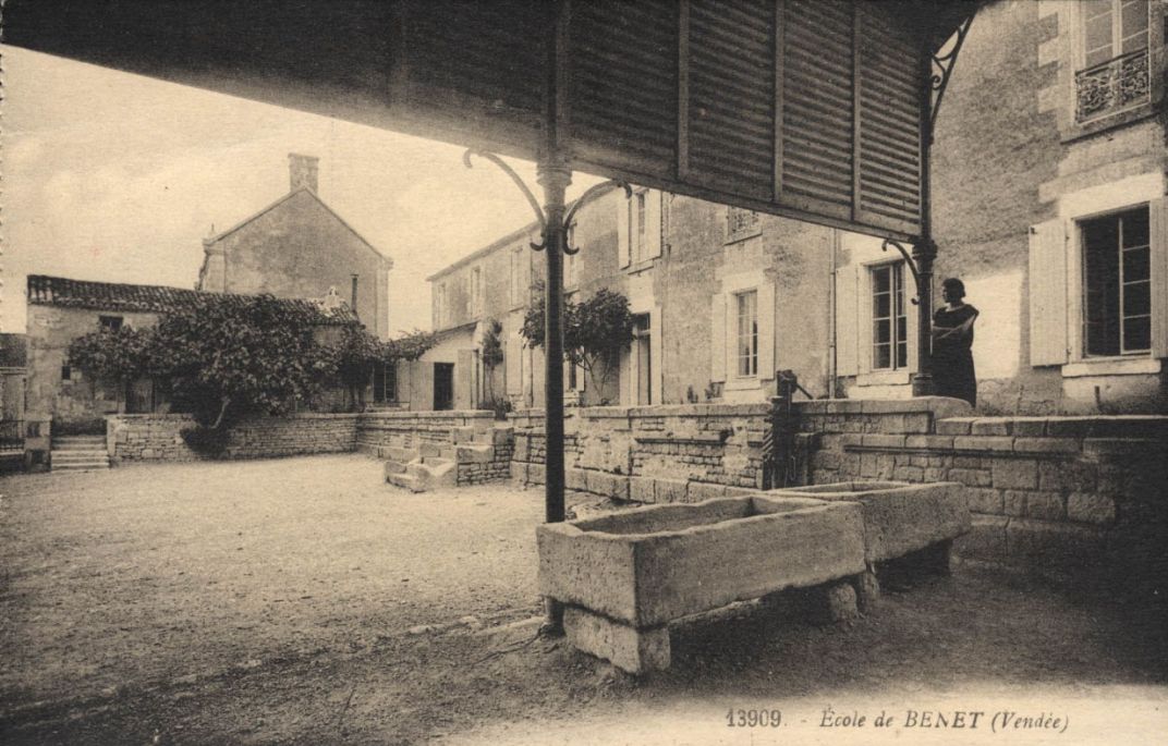 Ecole primaire publique de garçons puis bureau de poste, actuellement mairie