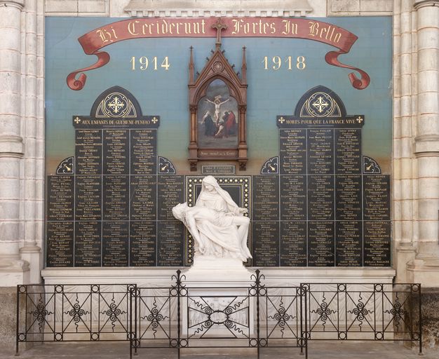 Monument aux morts, église paroissiale Sainte-Anne et Saint-Joachim de Guémené-Penfao