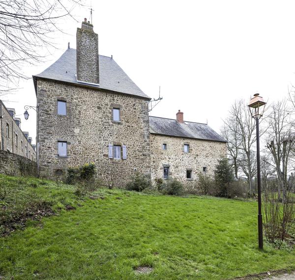 Couvent de bénédictines Notre-Dame-de-Grâce de Montaigu, actuellement école, médiathèque et maison