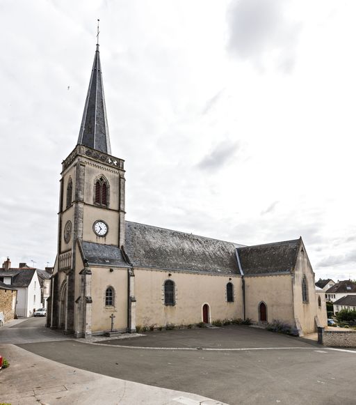 Église paroissiale Saint-Georges - place Jeanne-d'Arc, Montigné-le-Brillant