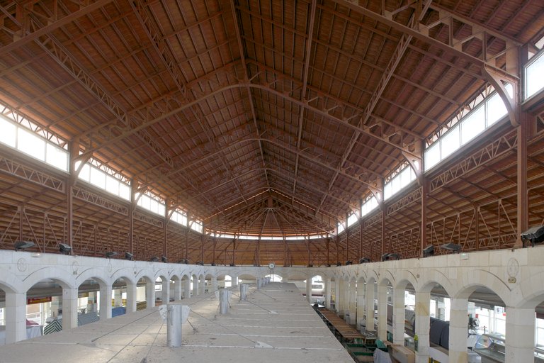 Halle : boucherie poissonnerie, rue Victor-Hugo