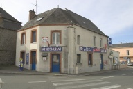 Hôtel du Pigeon blanc, actuellement café-restaurant de la Marine, 1 rue Robert-Glétron