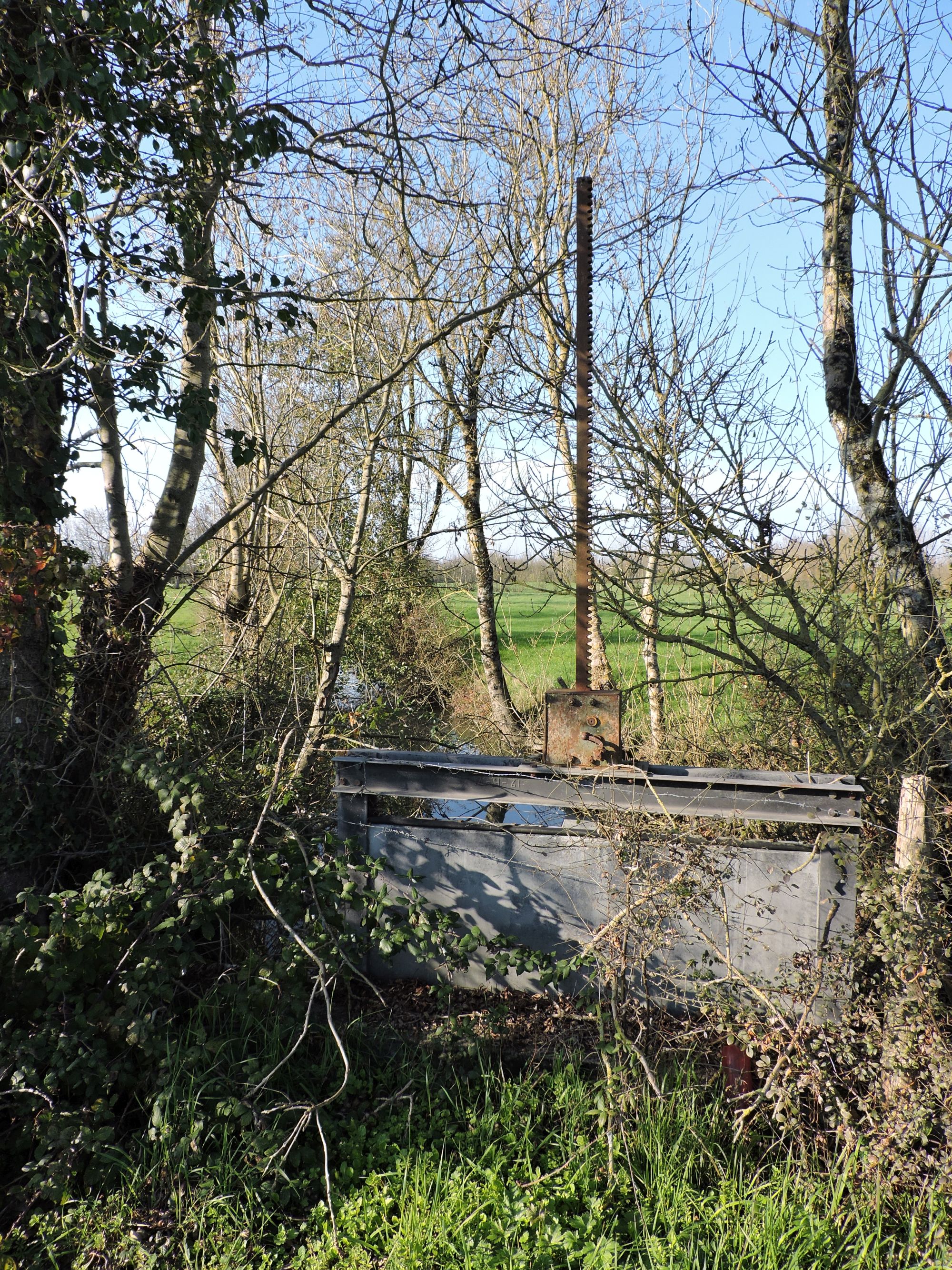 Aqueduc de la Grande Bernegoue ou de Cibule (disparu), digue, canal et bonde de Cibule, pont et bonde des Douves