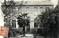 L'école primaire vue depuis la cour nord, vers 1910.