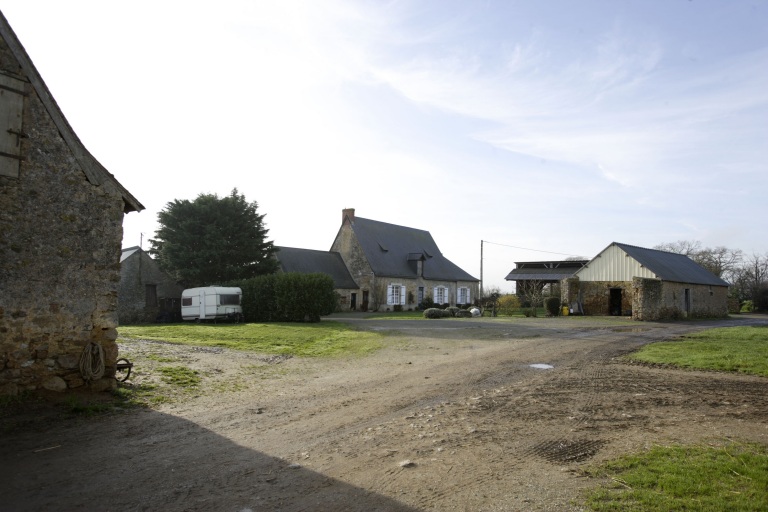 Manoir, actuellement ferme - l'Epine, Saulges