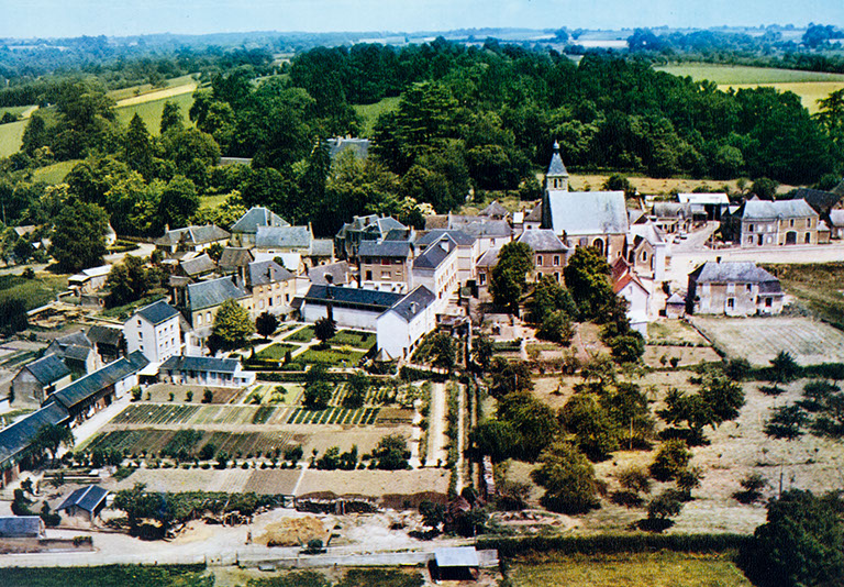 Couvent de sœurs franciscaines Servantes de Marie et hospice-maison de retraite, actuellement maisons ; maison avec chambres d'hôtes, 1 à 5 rue du Tusson