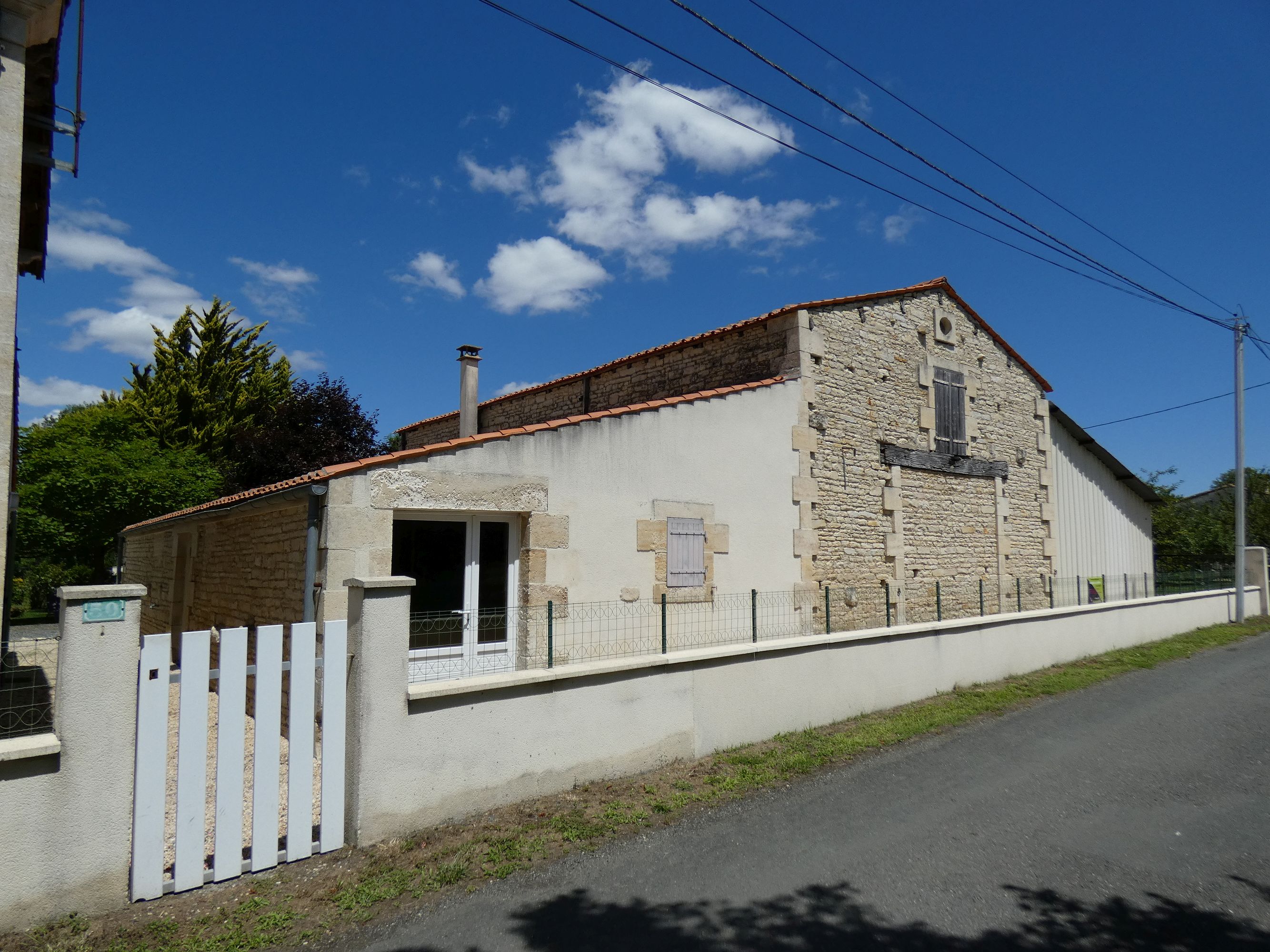 Ferme, actuellement maison ; Village de la Sèvre, 50 route de Chambrun