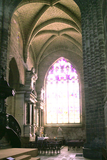 Collégiale Saint-Aubin, place Saint-Aubin