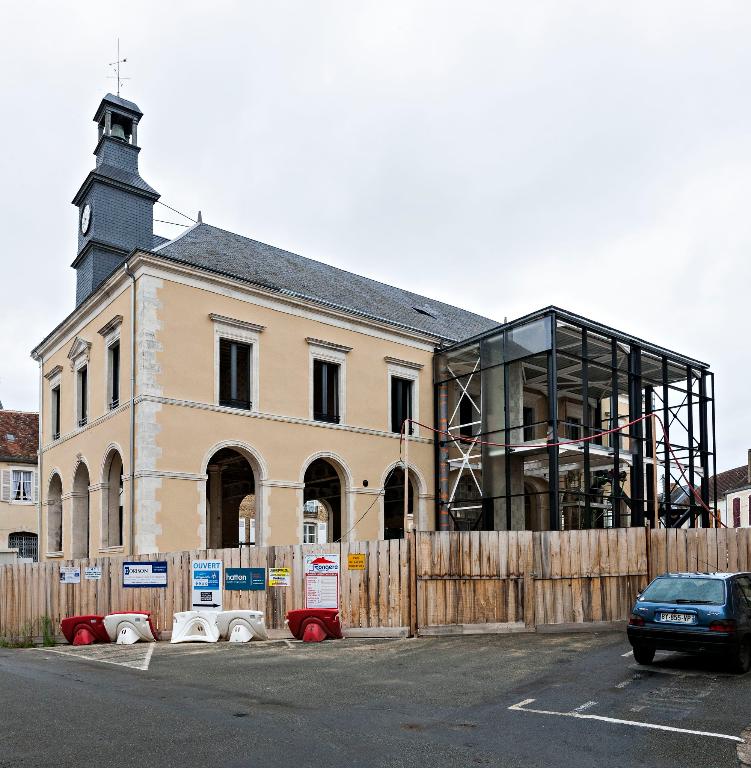 Halle au blé puis halle et justice de paix puis salle des fêtes de Bonnétable