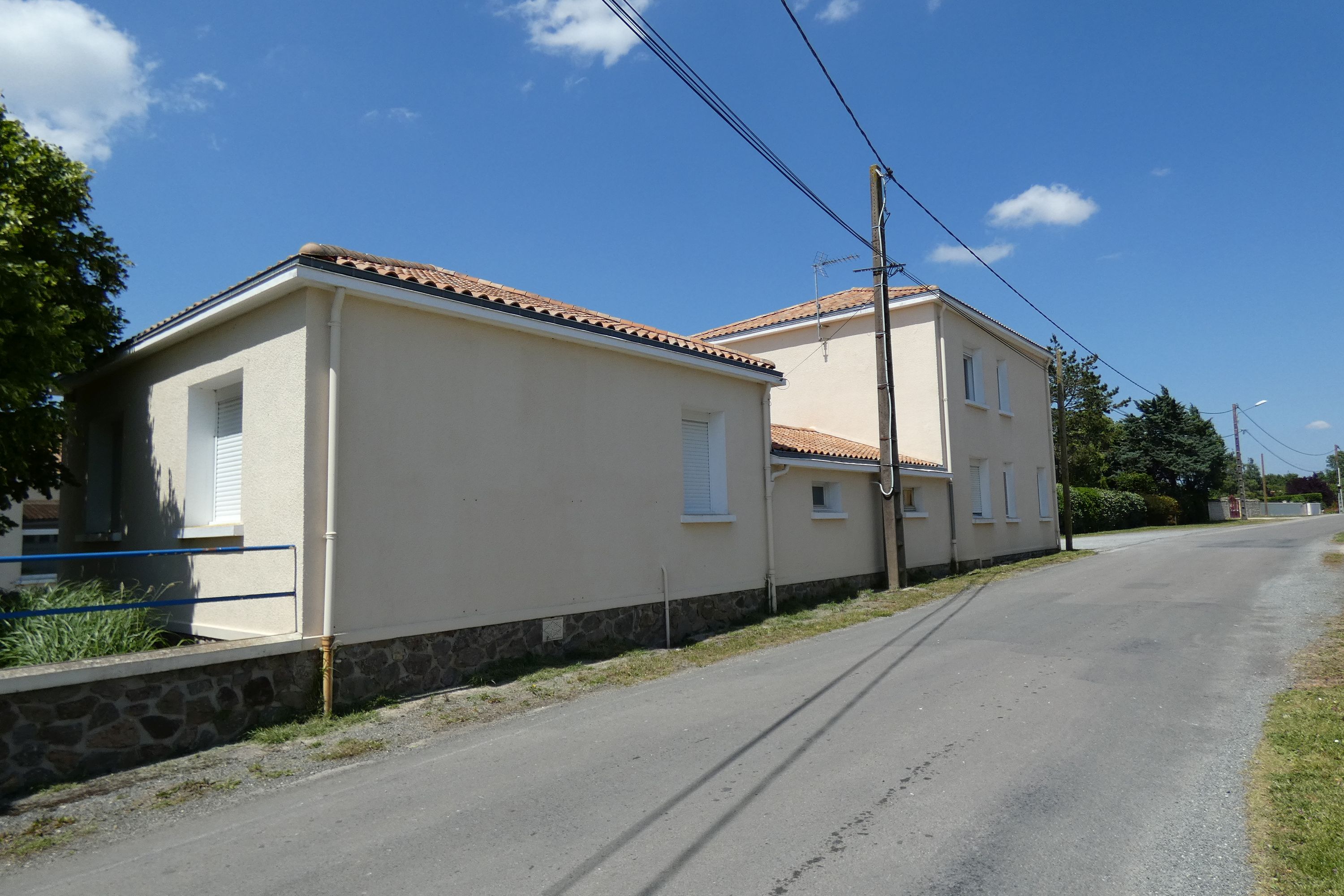 Ecole primaire de Lesson, puis mairie annexe et salle des fêtes, 25 rue de la Mairie