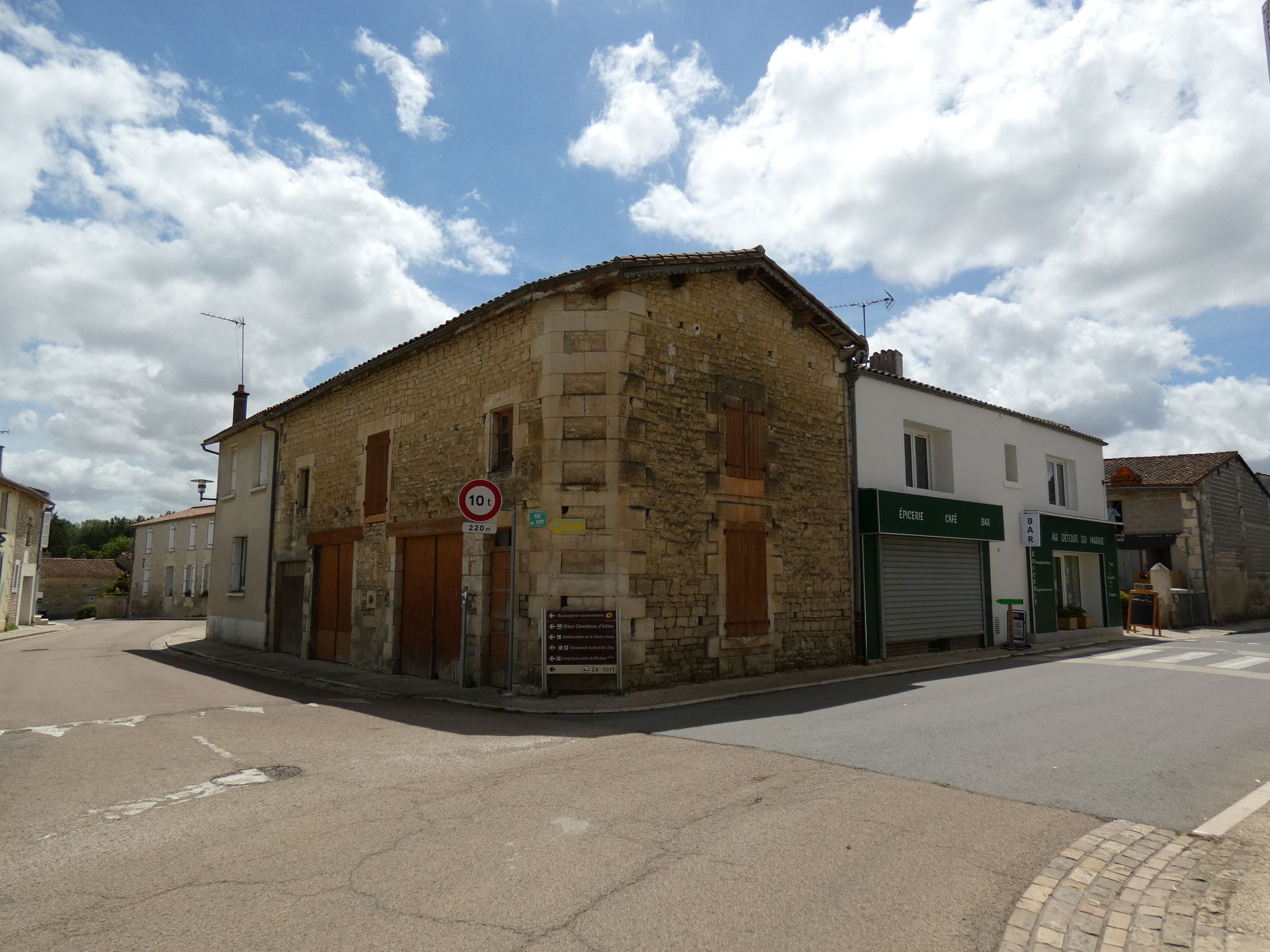 Maison, magasin de commerce, 1 rue du Port