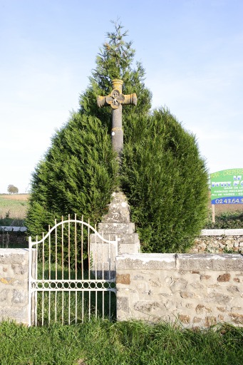 Croix monumentale - le Haut-Pré, Saulges