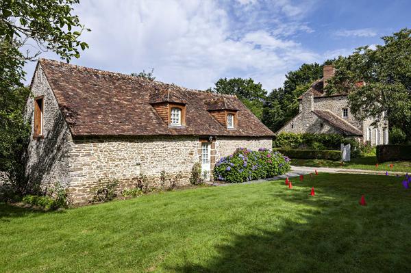 Presbytère de Saint-Julien-du-Terroux, actuellement maison