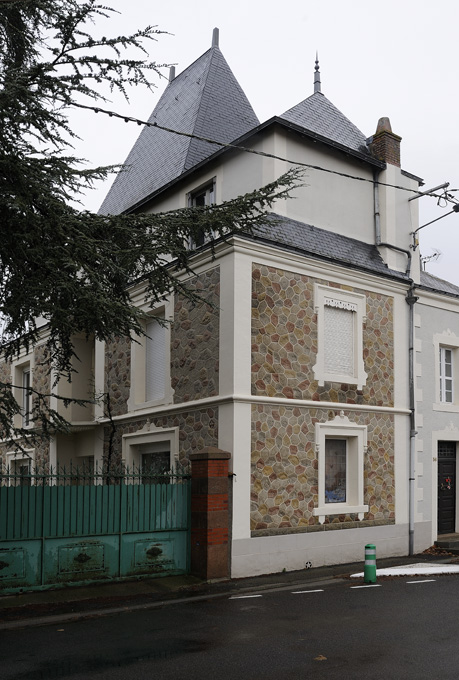 Maison de l'industriel Edouard Aumon, fondateur de l' Etablissement Aumon-Martin, 56 rue Principale, Roussay