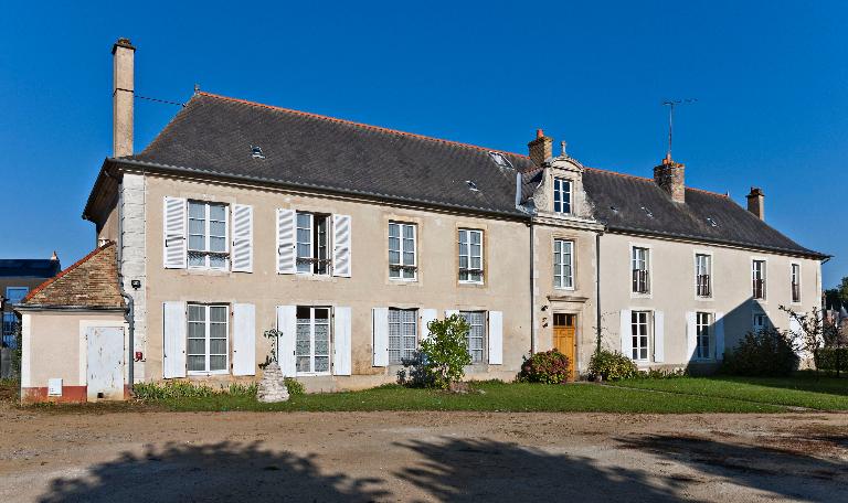 Le presbytère de Bonnétable, actuellement presbytère et salle des fêtes dite salle des anciens.