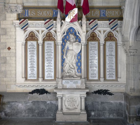 Monument aux morts, église paroissiale Notre-Dame de l'Assomption d'Aigrefeuille-sur-Maine