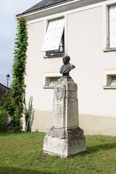 Monument commémoratif du Docteur Defoix