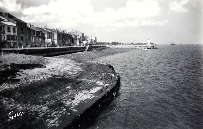 Port, quai Libert ; quai Chassagne ;  Sadi-Carnot ; quai Boulay-Paty ; quai Gautreau  ; quai Eole, Paimbœuf