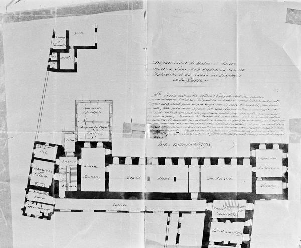 Abbaye de bénédictins puis de mauristes, dite abbaye Saint-Aubin, actuellement hôtel du Département et préfecture de Maine-et-Loire
