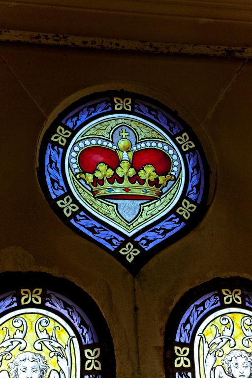 Ensemble de 3 verrières décoratives (baies 0 à 2) - Chapelle funéraire de la famille de La Tour d'Auvergne-Lauraguais, Villiers-Charlemagne