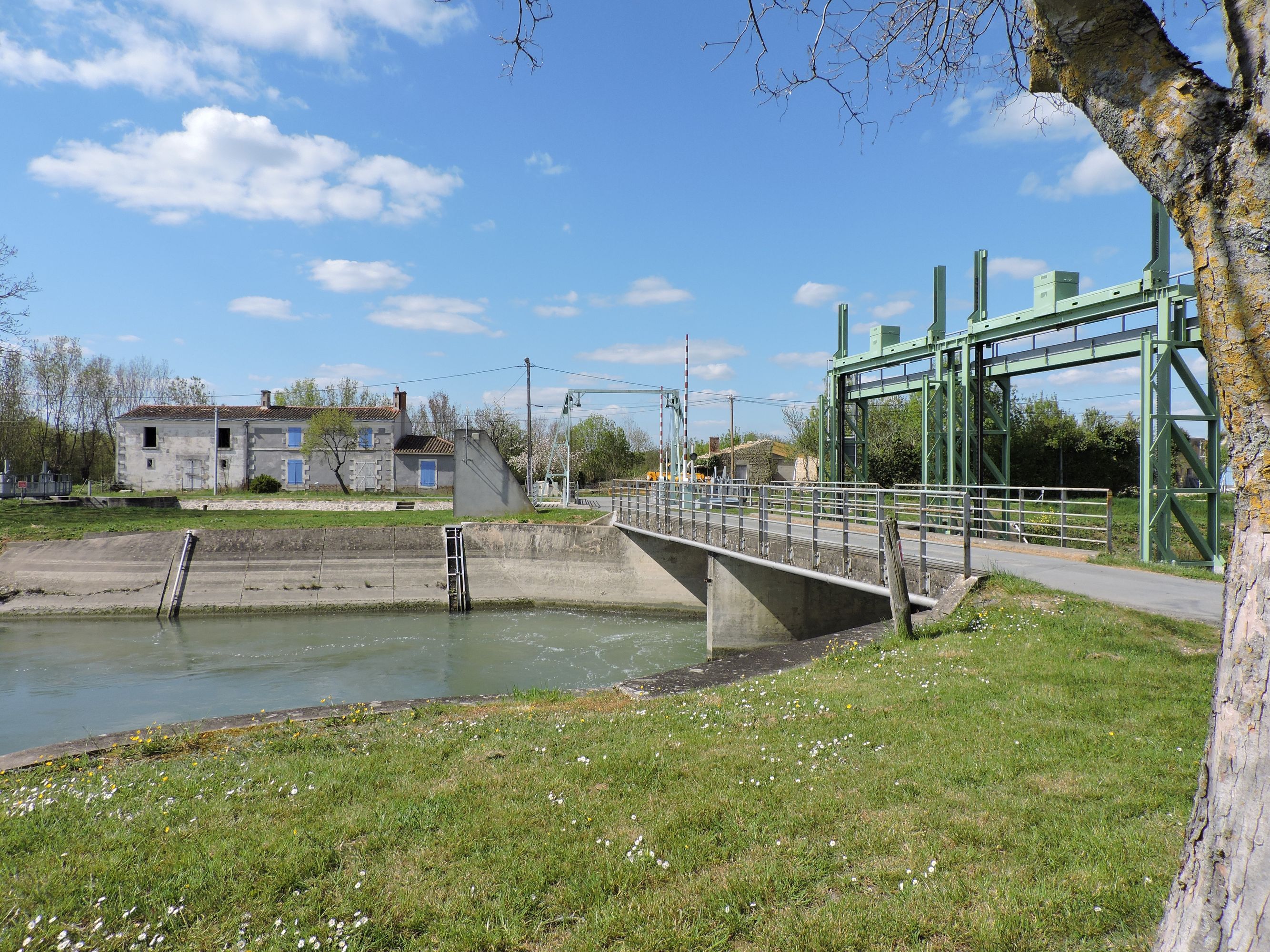 Barrage éclusé de la Vieille Sèvre à Bazoin