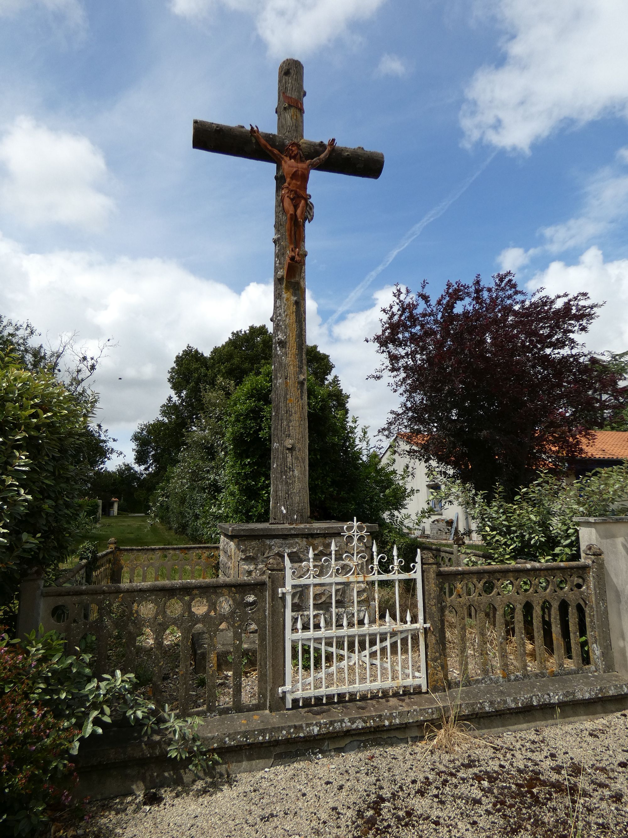 Croix de chemin, route de Benet