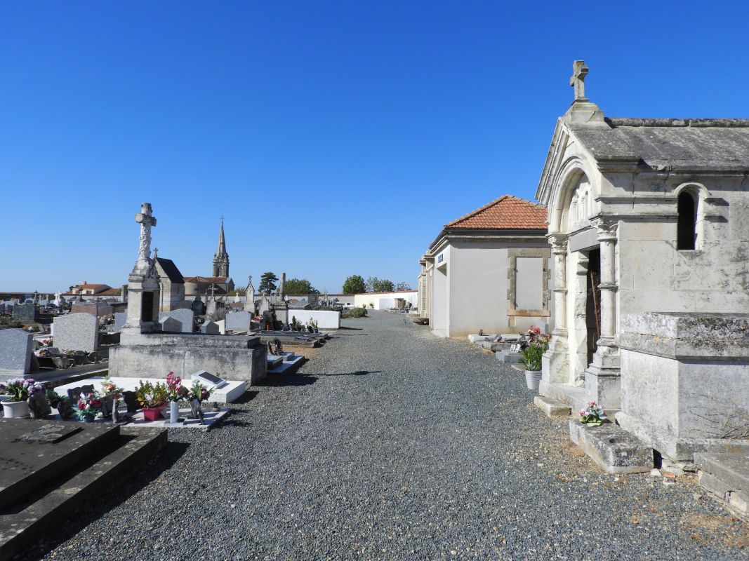 Cimetière de L'Île-d'Elle ; Rue du Prieuré