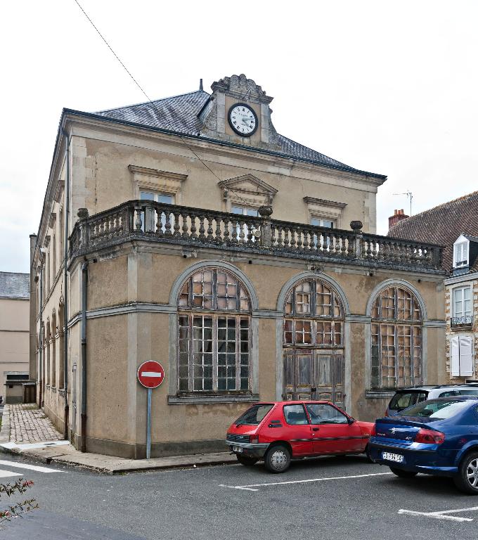 Halle au blé puis halle et justice de paix puis salle des fêtes de Bonnétable