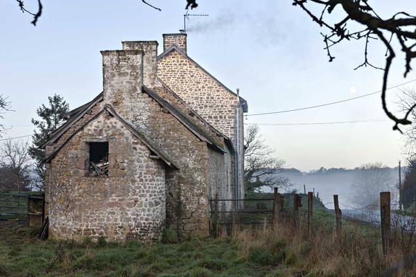 Ferme du Haut-Guené, four à pain surmonté d'un séchoir, contre le pignon d'une des maisons