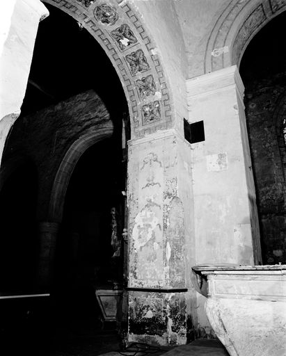 Ensemble de l'arc triomphal de l'ancienne église Notre-Dame à Chemillé-Melay : Assomption