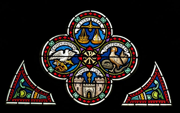 Ensemble de 2 verrières : les vertus théologales, les vertus cardinales (baies 11 et 12) - Église paroissiale Notre-Dame-de-l'Assomption, Chailland