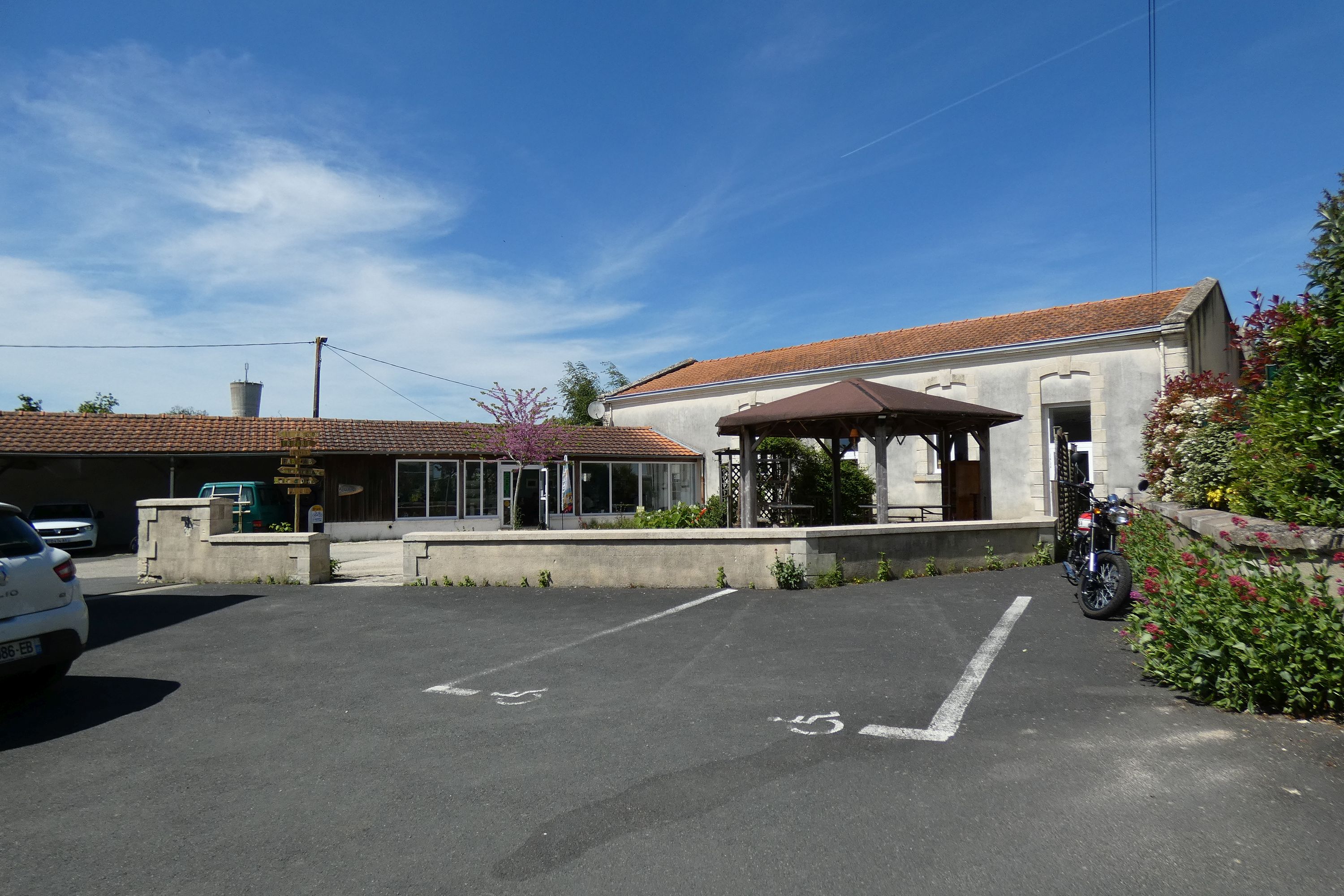 Presbytère puis école primaire publique de filles, actuellement maison et centre socio-culturel