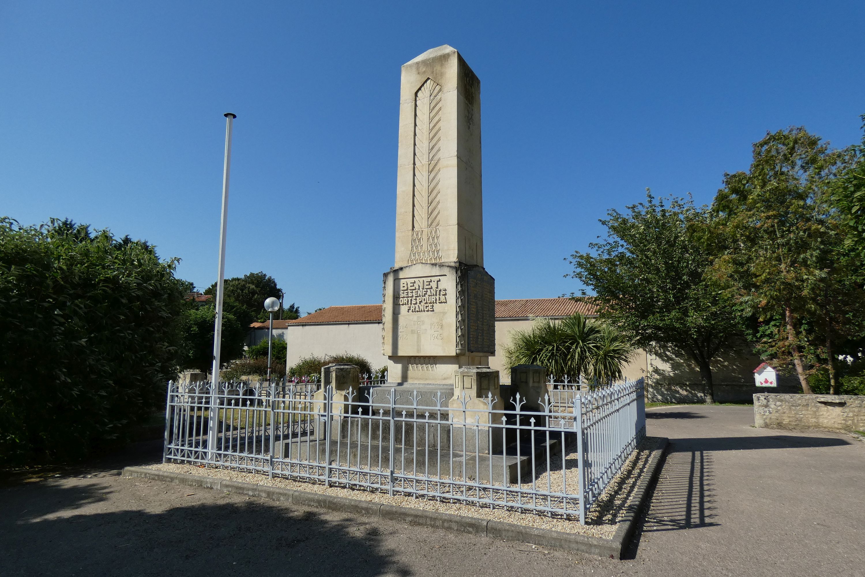 Monument aux morts de Benet