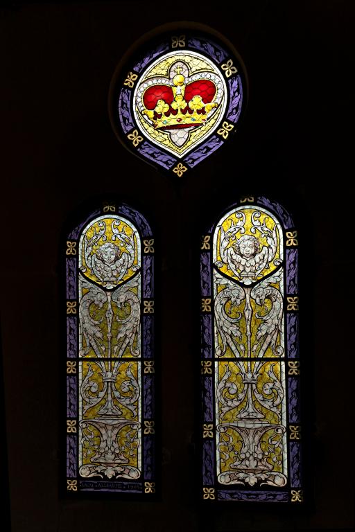 Ensemble de 3 verrières décoratives (baies 0 à 2) - Chapelle funéraire de la famille de La Tour d'Auvergne-Lauraguais, Villiers-Charlemagne