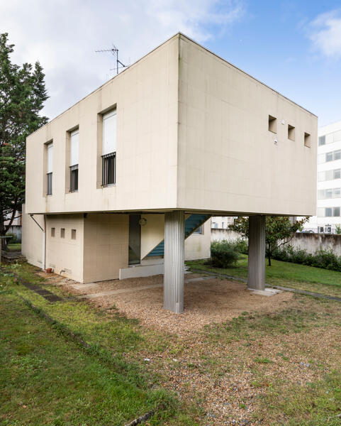 Ancien couvent puis caserne actuellement lycée Touchard