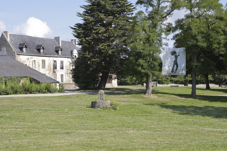 Ensemble de 32 photographies monumentales à Saint-Herblain et à Orvault : Dans(e) la cité