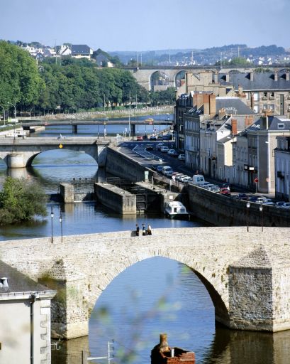 Rivière aménagée la Mayenne : secteur de Laval