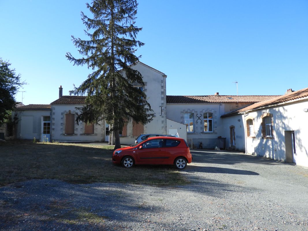 Ecole primaire privée Saint-Hilaire, presbytère ; 6 et 8 rue de la Fuye