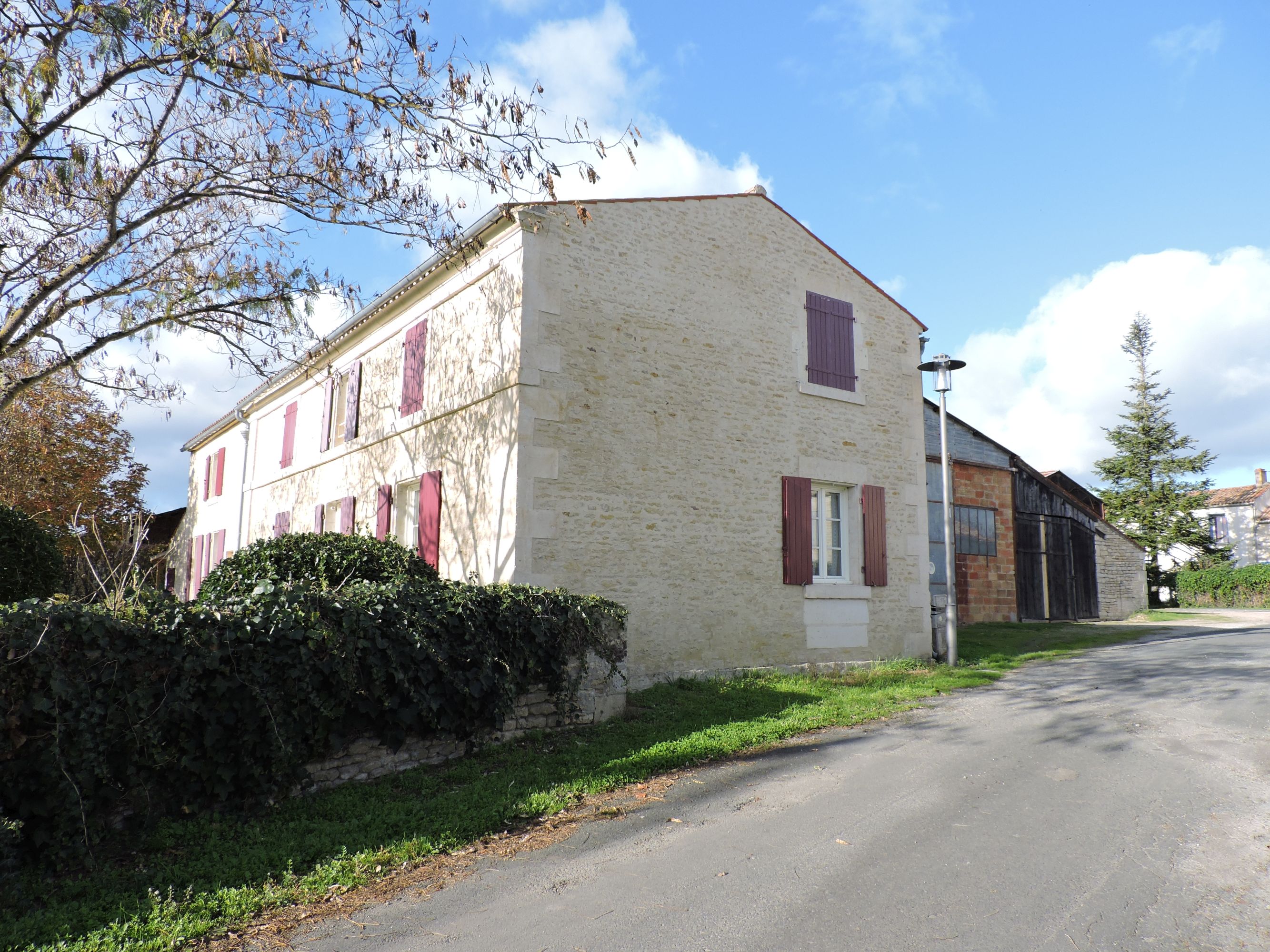 Ferme, actuellement maison ; la Grande Bernegoue, 27 et 29 rue de l'Autize