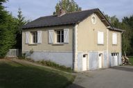 Passage à niveau ; Maison de garde-barrière