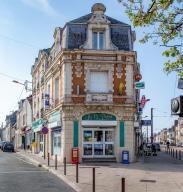 Immeuble avec boutique au carrefour Saint-Pavin