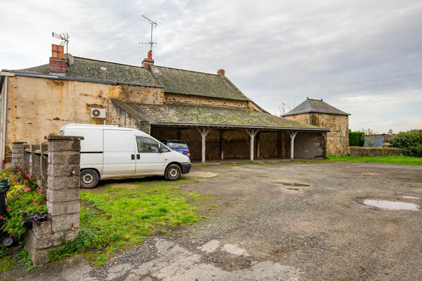 Maison, puis école de garçons et mairie