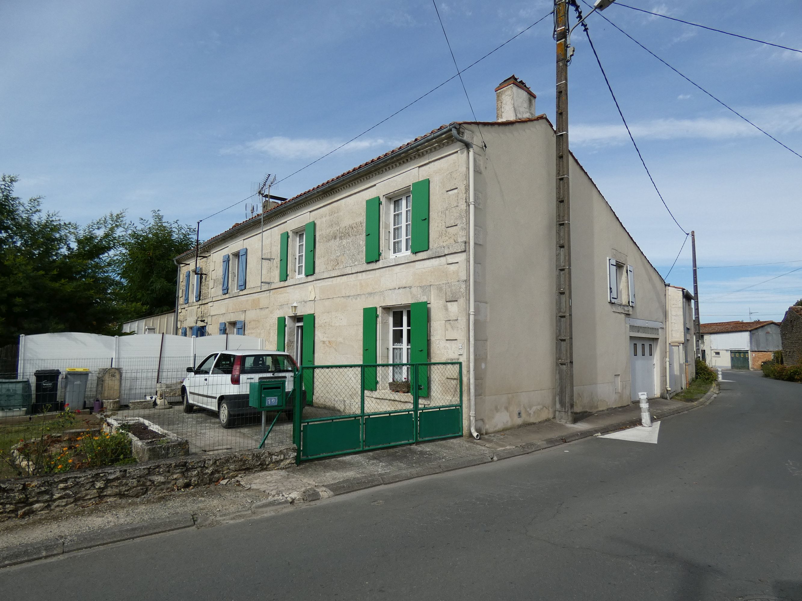 Ferme, actuellement maison, 17 et 19 rue de la Cure